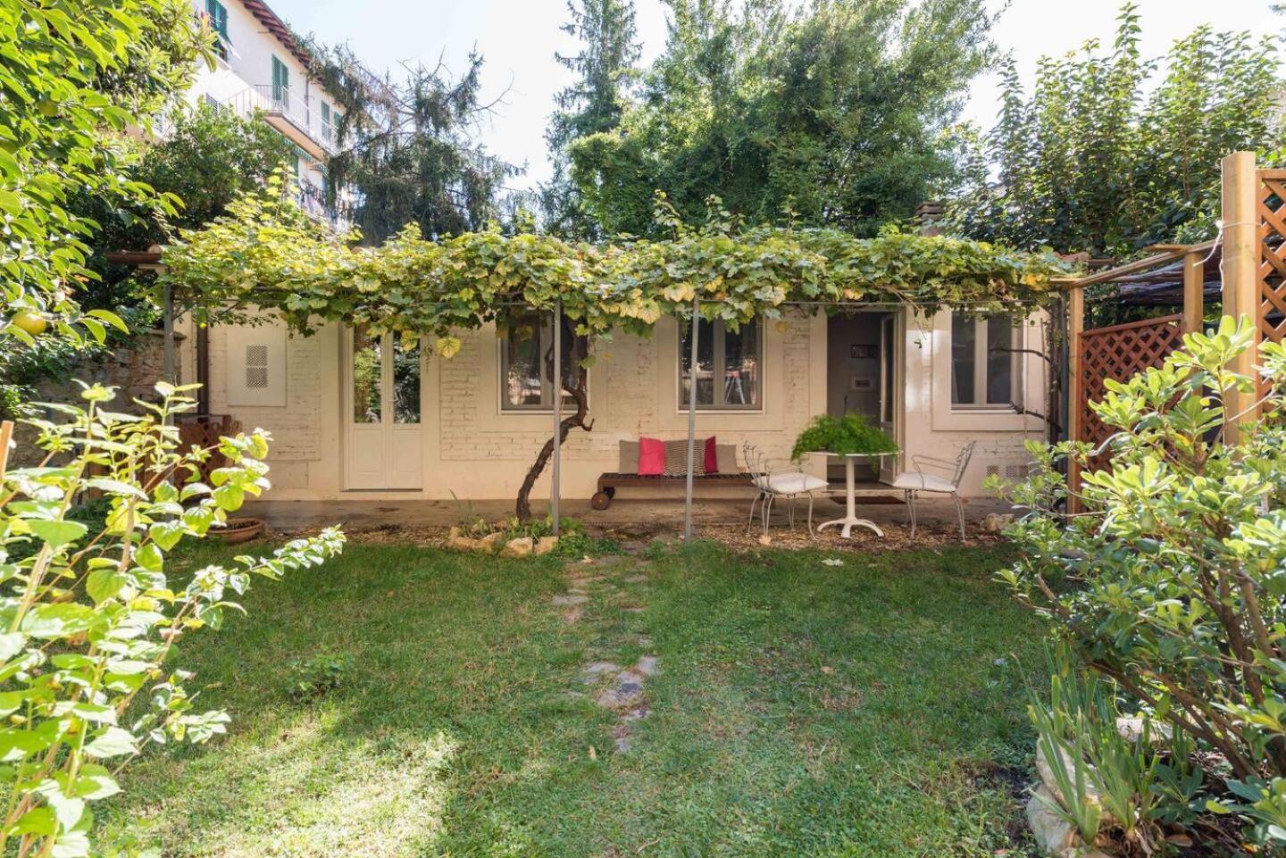 Boutique Apartment With Private Rooms And Garden Oasis Florence Exterior photo